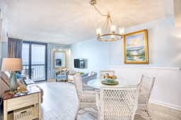 Oceanfront Waterpointe1 704-3b/2b-Sleeps 5-Balcony-WIFI-TV-Pool-Family Friendly