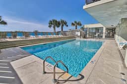 Oceanfront 4bed/3bath-Sleep 10-Pools-Free Parking-WIFI-Oceanfront Balcony