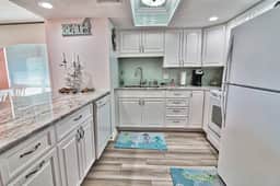 Oceanfront Waterpointe1 1007-3b/2b-Sleeps 6-Balcony-WIFI-TV-Pool-Family Friendly