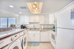Oceanfront Waterpointe1 907-3b/2b-Sleeps 6-Balcony-WIFI-TV-Pool-Family Friendly