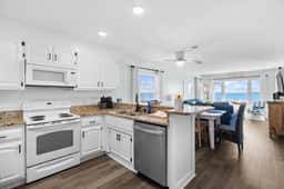 Dog Friendly-Sandy Dunes-Sleeps 6-3br/2b-Oceanfront-WIFI