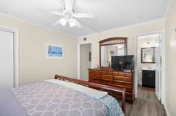 Windy Village Getaway-Oceanfront-Sleep6-2br/2ba-Full Kitchen-Pool-Free Parking