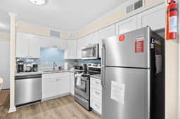 Windy Village Getaway-Oceanfront-Sleep6-2br/2ba-Full Kitchen-Pool-Free Parking