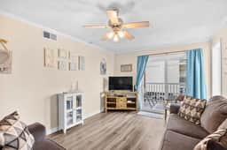 Windy Village Getaway-Oceanfront-Sleep6-2br/2ba-Full Kitchen-Pool-Free Parking