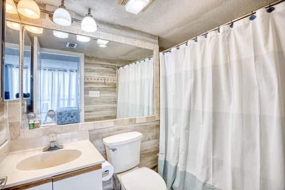 Oceanfront Waterpointe1 805-3b/2b-Sleeps 6-Balcony-WIFI-TV-Pool-Family Friendly