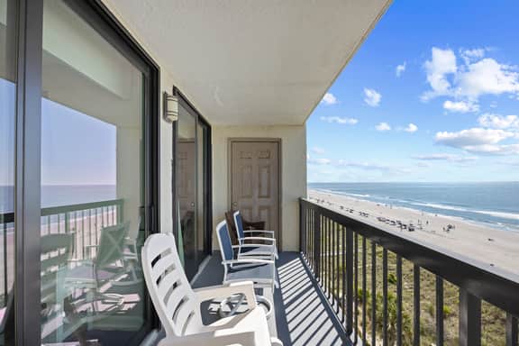Oceanfront Waterpointe1 806-3b/2b-Sleeps 6-Balcony-WIFI-TV-Pool-Family Friendly