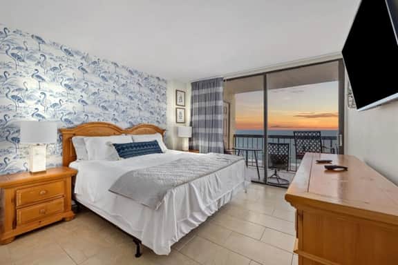 Oceanfront Waterpointe1 902-3b/2b-Sleeps 6-Balcony-WIFI-TV-Pool-Family Friendly