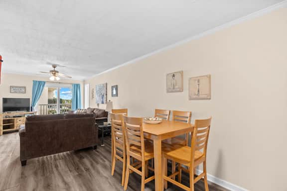 Windy Village Getaway-Oceanfront-Sleep6-2br/2ba-Full Kitchen-Pool-Free Parking