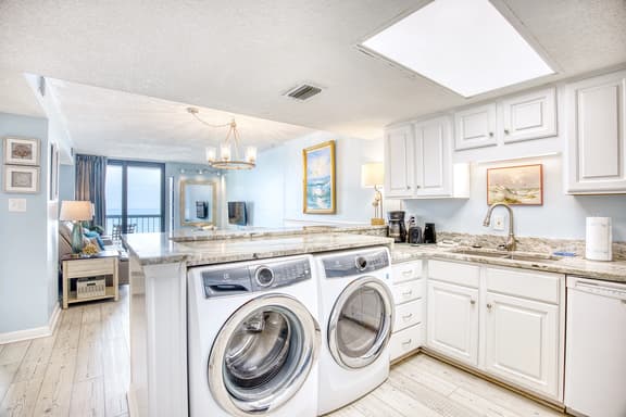Oceanfront Waterpointe1 704-3b/2b-Sleeps 5-Balcony-WIFI-TV-Pool-Family Friendly