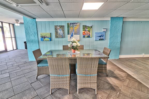 Oceanfront 4bed/3bath-Sleep 10-Pools-Free Parking-WIFI-Oceanfront Balcony